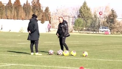 devre arasi - Mehmet Özdilek: “Tranzonspor maçına genç oyuncular ile çıkıp bu maçı tolere etmek istiyoruz”  Videosu