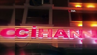 mahsur kaldi -  Polisin kumar baskınında heyecanlandı, balkonda mahsur kaldı  Videosu