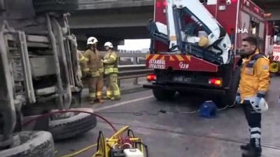 beton mikseri -  Beton mikseri bir aracın üzerine devrildi  Videosu