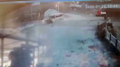  Isparta - Konya karayolunda minibüse çarpan tır böyle devrildi: 1 yaralı 