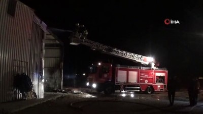 mobilya -  Mobilya deposundaki yangın büyümeden söndürüldü Videosu