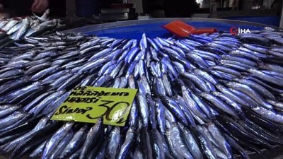 balik pazari -  Olumsuz hava şartları balık miktarını etkiledi fiyatlar yükseldi  Videosu