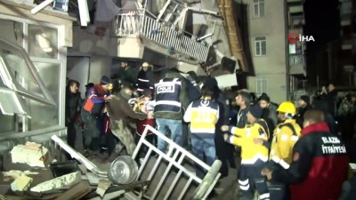  Depremde enkaz altında kalan vatandaş kurtarıldı