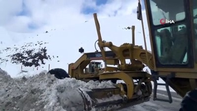 zincir takma -  Ekiplerin karla mücadelesi sürüyor  Videosu