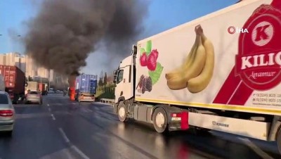  Esenyurt Haramidere TEM Bağlantı yolunda seyir halindeki tırda yangın çıktı
