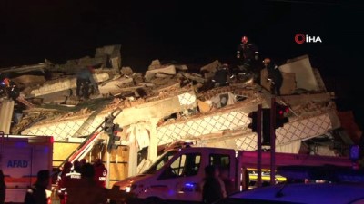  Gezin'de yıkılan binada enkaz altında kalan vatandaşları kurtarma çalışmaları devam ediyor