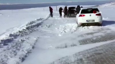  Karacadağ’a giden kayakçılar tipide mahsur kaldı