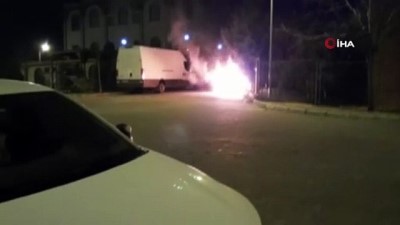  Park halindeki araç alev topuna döndü