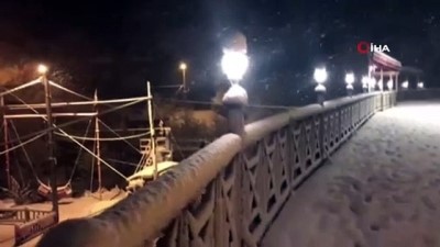  Rize’de aniden bastıran kar hayatı olumsuz etkiledi 