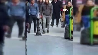  Sahtekar dilencinin foyasını vatandaşlar ortaya çıkardı...Sakat taklidi yapan dilenci kamerada 