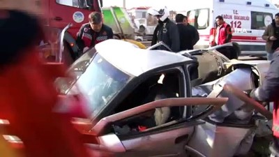  Sakarya'da feci kaza...10 yaşındaki çocuk hayatını kaybetti, anne ve baba yaralandı