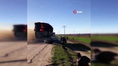  Seyir halindeki pamuk yüklü tır alev aldı