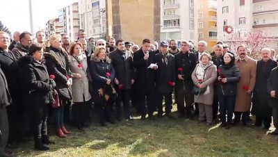  Uğur Mumcu’nun ölüm yıl dönümünde açılan basın anıtında isim tartışmaları