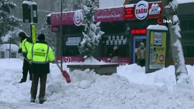  Van Büyükşehir Belediyesi'nden yoğur kar mesaisi 