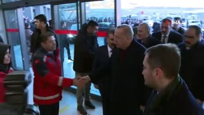  Cumhurbaşkanı Erdoğan'dan hastanedeki depremzedelere ziyaret