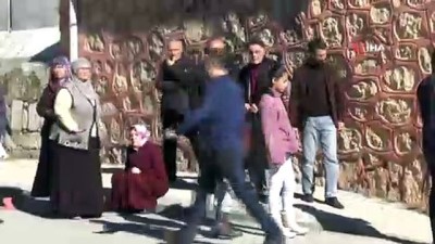 mahkum yakinlari -  Depremde hasar gören cezaevi boşaltılıyor  Videosu