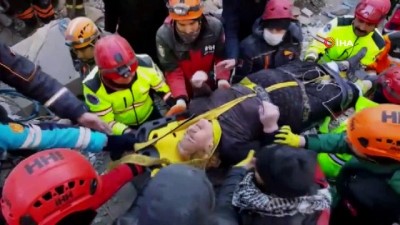  Enkazdan 13 saat sonra böyle kurtarıldı 