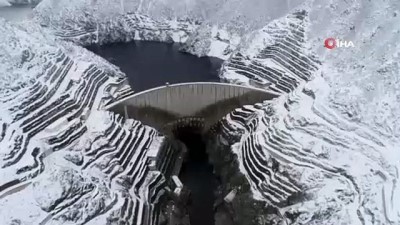 milyon kilovatsaat -  Karlar altında kalan Deriner barajı görüntüsü ile hayran bıraktı  Videosu