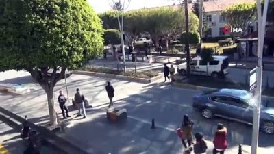guvenlik kamerasi -  Motosikletin kadına çarpma anı güvenlik kameralarında  Videosu