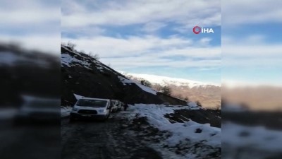  Deprem bölgesine yardım taşıyan konvoya çığ engeli
