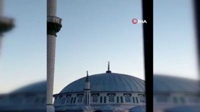 cami minaresi -  Kırkağaç’ta depremde hasar gören cami minaresi kontrollü şekilde yıkıldı  Videosu