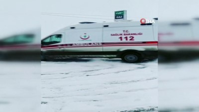  Ambulansla karlı zeminde drift 