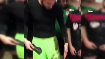 depremzede - Galibiyet primlerini depremzedelere bağışladılar  Videosu