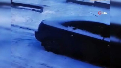 aria -  - Rusya'da 17. katta buz tutan balkondan kayarak düşen çocuk öldü  Videosu