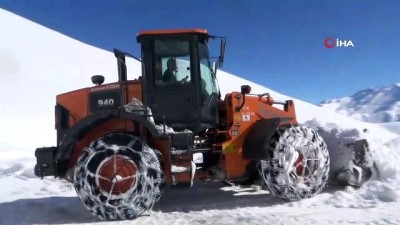 namaz vakti -  Şırnak’ta karlı yollarda çalışma yapan ekipler havadan görüntülendi  Videosu