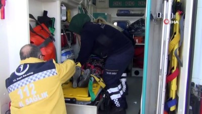  Tekeri kopan otomobil ters devrildi: 2 yaralı