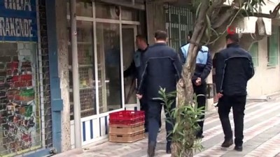  Depremde ağır hasar gördü, mührü kırıp oturmaya devam ettiler