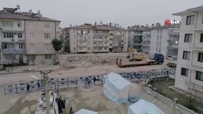  Elazığ'da enkaz kaldırma çalışmaları devam ediyor 