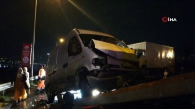 sparta -  Kamyonetle panelvan araç kafa kafaya çarpıştı: 4 yaralı Videosu