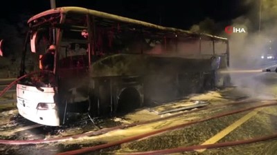 otobus yangini -  TEM Otoyolu’nda cenaze taşıyan otobüs alev alev yandı  Videosu