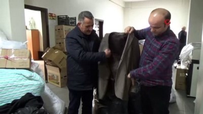 belediye calisani -  Yardım kampanyası için gönderilen ceketten 10 bin lira çıktı  Videosu