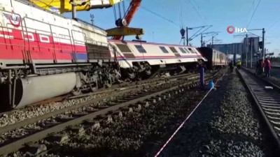 yolcu treni -  Ankara'da yolcu treni raydan çıktı  Videosu