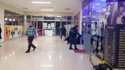 kuafor salonu -  Beylikdüzü'nde kapalı kuaför salonuna silahlı saldırı  Videosu