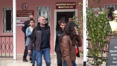  Antalya'da lise öğrencisine kapkaç şoku kamerada