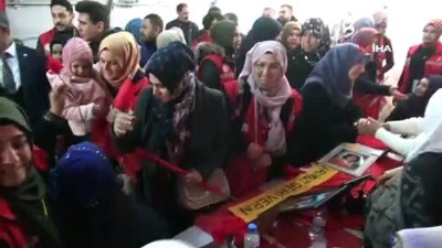  Damla Gönüllüleri üyelerinden evlat nöbetindeki ailelere destek ziyareti