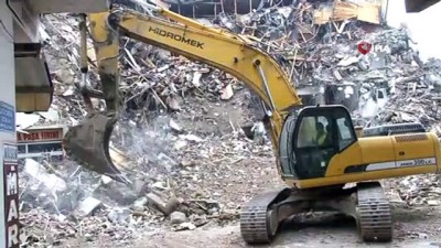  Depremin zarar verdiği yapıların yıkımı sürüyor 
