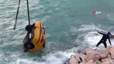  Mersin’de otomobil denize düştü: 1 ölü