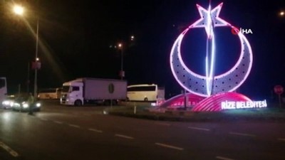  Rize-Trabzon yolu tankerdeki sızıntı nedeniyle trafiğe kapatıldı