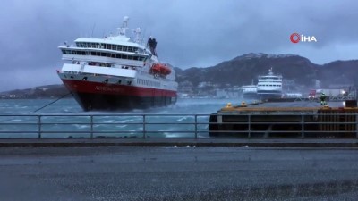 yolcu gemisi -  - Yolcu gemisinin rüzgarla mücadelesi  Videosu