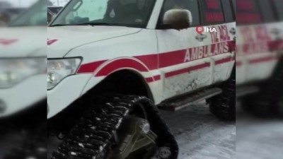  112 ekipleri yoğun kar yağışı altında hastaların çağrısına paletli ambulansla ulaştı 