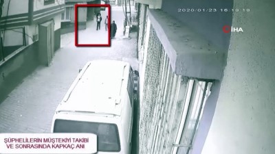 kapkac -  Bir kadının elindeki çantayı alıp kaçan kapkaççılar kamerada  Videosu