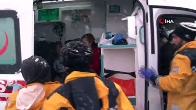 tahkikat -  Buzlanan yolda kontrolden çıkan otobüs yan yattı: 46 yaralı  Videosu