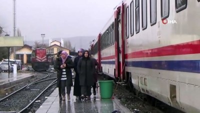 vagon -  Depremzedeler vagonlarda yaşamlarını sürdürüyor  Videosu
