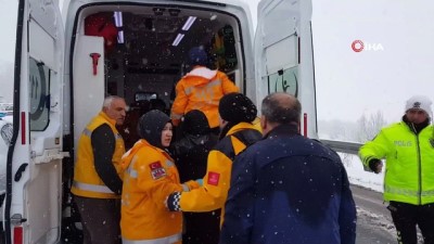  Erzincan'da yolcu otobüsü devrildi: 46 yaralı 