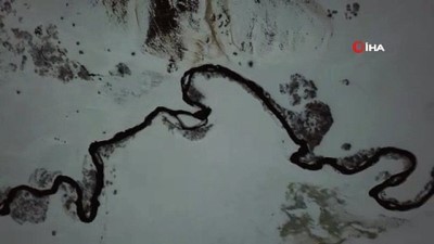  Kar altındaki mendereslerden görsel şölen 