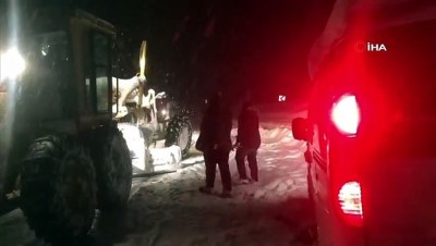  Kar yağışı nedeniyle mahsur kalan 30 araç kurtarıldı